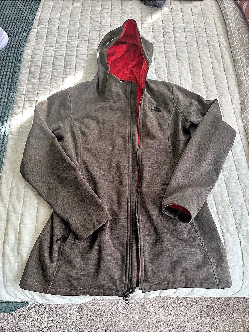The North Face Women’s Haldee Raschel Parka in Olive Green & Coral, Size Medium